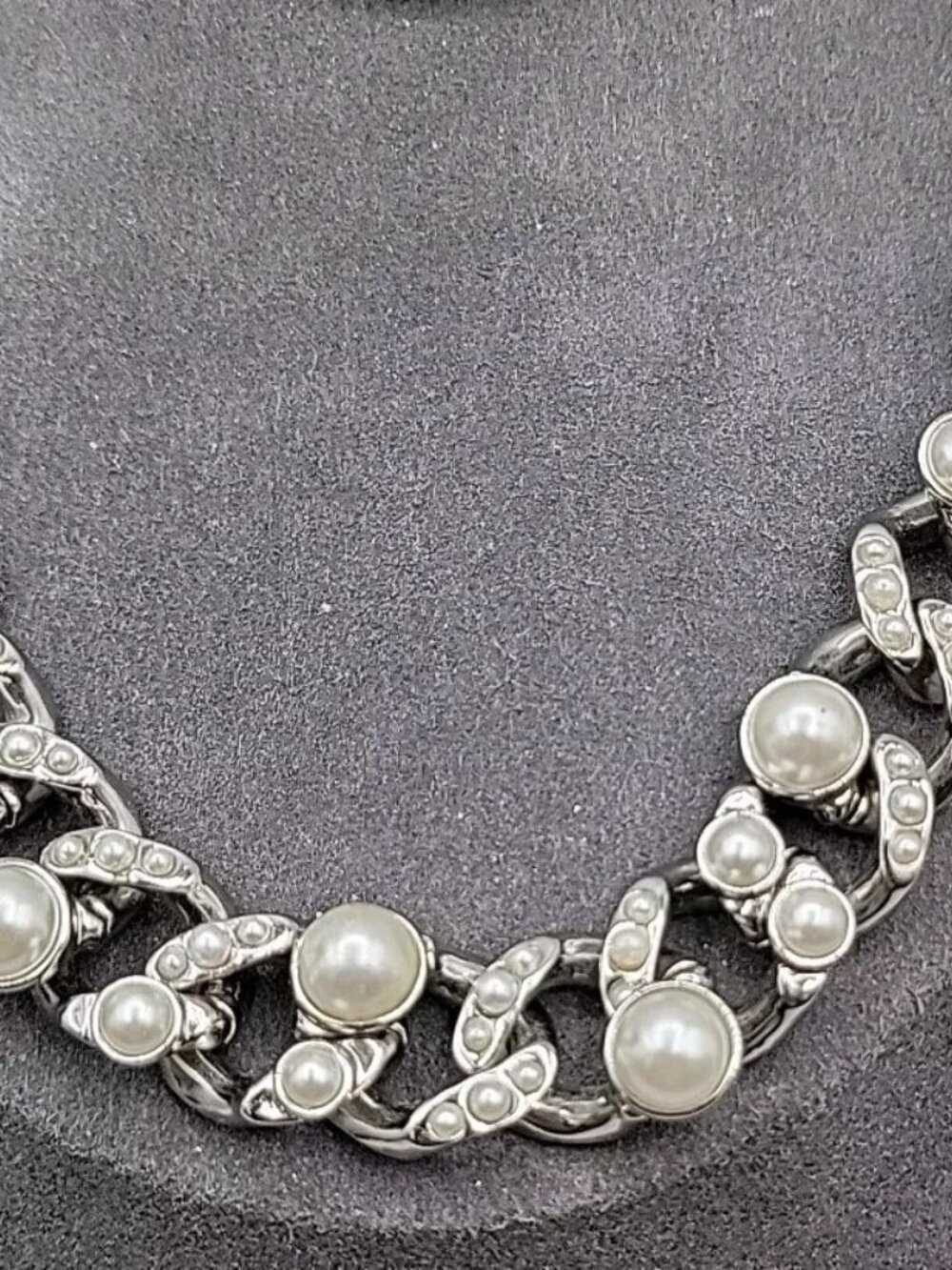 Givenchy Hematite-Plated Chain & Faux Pearl Necklace Glass Stones Accent Vtg 19" - Picture 4 of 16